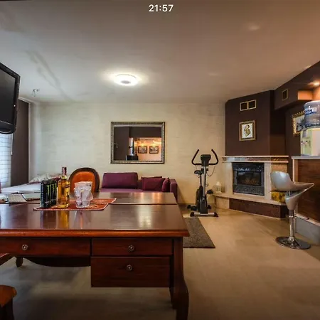 Downtown Maisonette