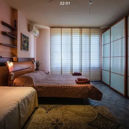 Downtown Maisonette *